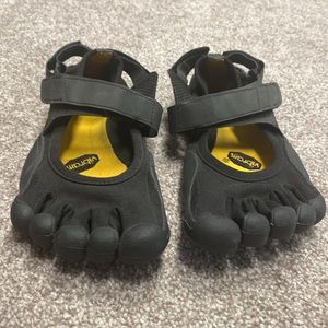 Vibram toe shoes - Black W38